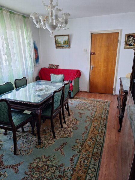 Titan, Policlinica, apartament 3 camere, etaj 2/4, centrala proprie