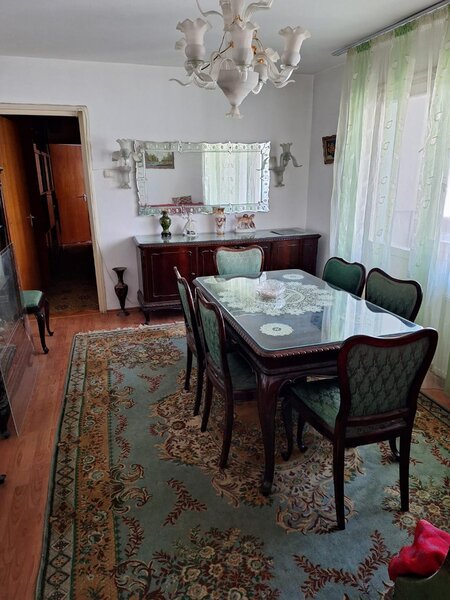 Titan, Policlinica, apartament 3 camere, etaj 2/4, centrala proprie