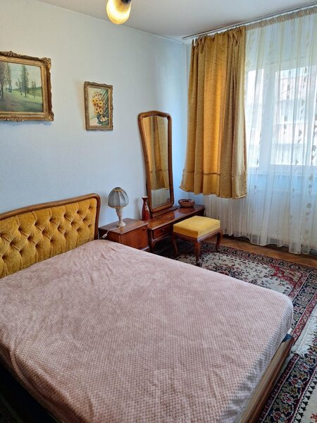 Titan, Policlinica, apartament 3 camere, etaj 2/4, centrala proprie