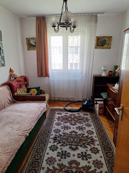 Titan, Policlinica, apartament 3 camere, etaj 2/4, centrala proprie