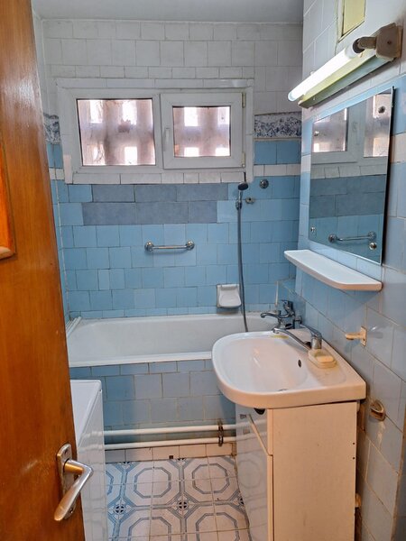 Titan, Policlinica, apartament 3 camere, etaj 2/4, centrala proprie