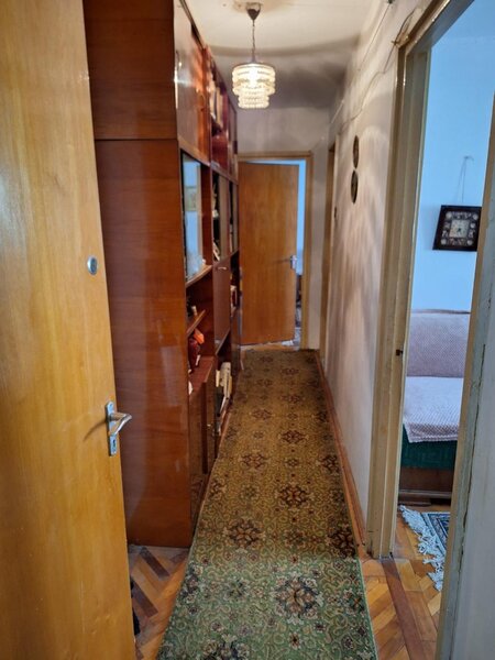 Titan, Policlinica, apartament 3 camere, etaj 2/4, centrala proprie